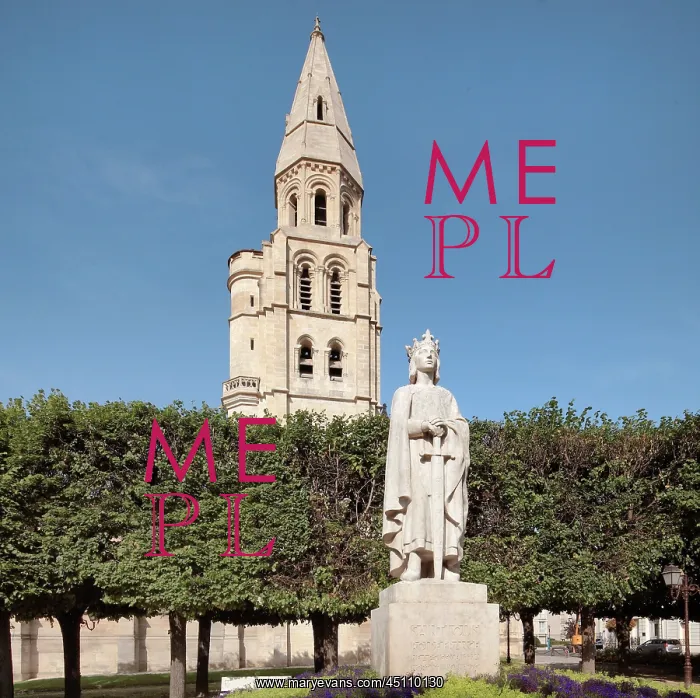 : Collegiale Notre-Dame de Poissy and statue of : Collegiale Notre-Dame de Poissy and statue of