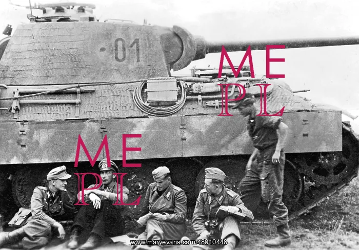 : Colonel Langkeit with officers before his Panther : Colonel Langkeit with officers before his Panther