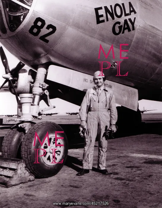 : Colonel Paul Tibbets in front of the Enola ? : Colonel Paul Tibbets in front of the Enola ?
