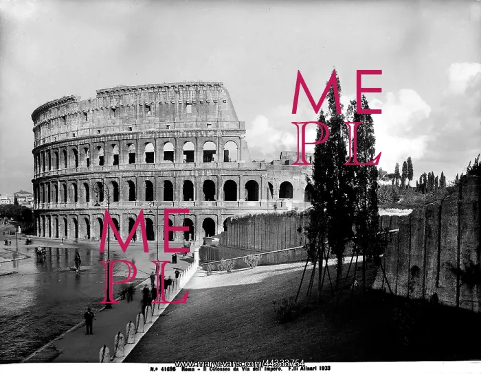 : Italy. Colosseum and the Avenue of the Imperial Forums in Rome : Italy. Colosseum and the Avenue of the Imperial Forums in Rome