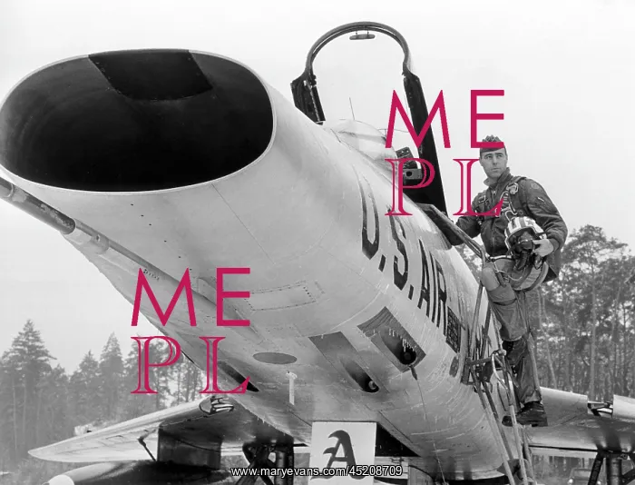 : US combat aircraft of the 17th air fleet an pilot in Ramstei : US combat aircraft of the 17th air fleet an pilot in Ramstei