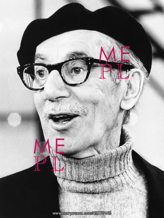 : Comedian Groucho Marx at a press conference in : Comedian Groucho Marx at a press conference in