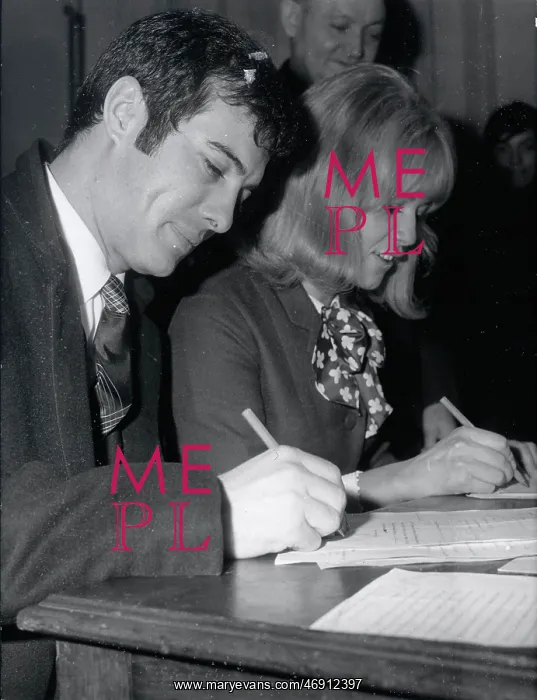 : Comedian Guy Bedos 1934 - : Comedian Guy Bedos 1934 -