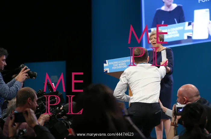 : Comedian Lee Nelson Interrupts Prime Ministers Speech : Comedian Lee Nelson Interrupts Prime Ministers Speech
