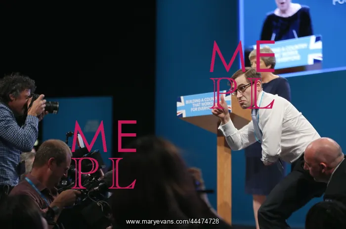 : Comedian Lee Nelson Interrupts Prime Ministers Speech : Comedian Lee Nelson Interrupts Prime Ministers Speech