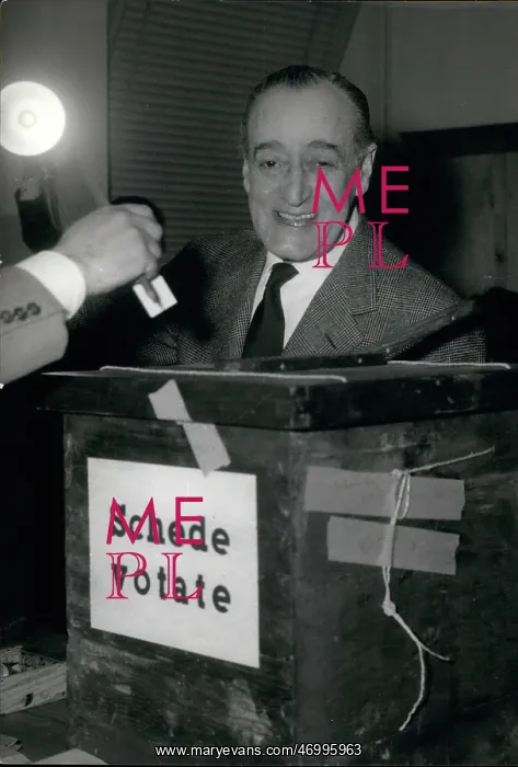 : Comic actor Toto voting in elections, Rome : Comic actor Toto voting in elections, Rome