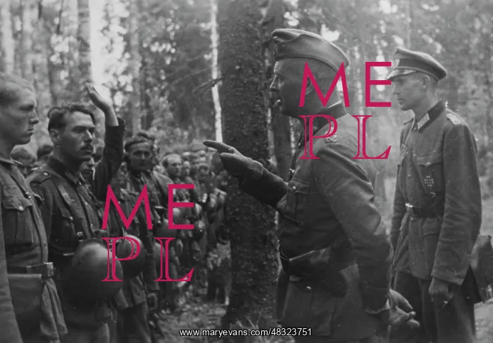 : Commander of a German infantry division - Eastern Front : Commander of a German infantry division - Eastern Front