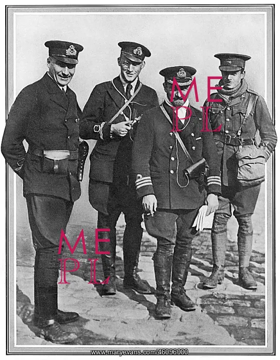 : Commander Samson with other British airmen, WW1 : Commander Samson with other British airmen, WW1