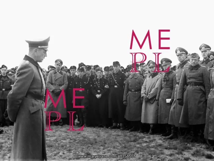 : A commander talking to officer candidates, 13.11.1943 : A commander talking to officer candidates, 13.11.1943