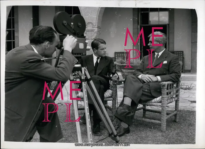 : Commentator - Correspondent - Reporter - TV Host : Commentator - Correspondent - Reporter - TV Host