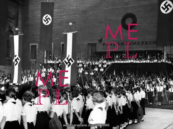 : Commitment of BDM leaders at the Pergamon Museum, 1937 : Commitment of BDM leaders at the Pergamon Museum, 1937