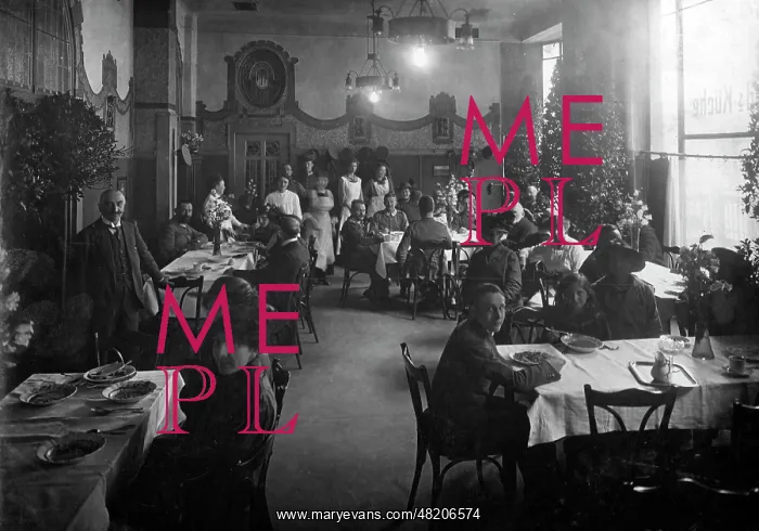 : Communal lunch, 1917 : Communal lunch, 1917