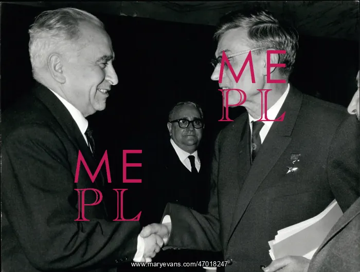 : Communism - Socialism : Communism - Socialism