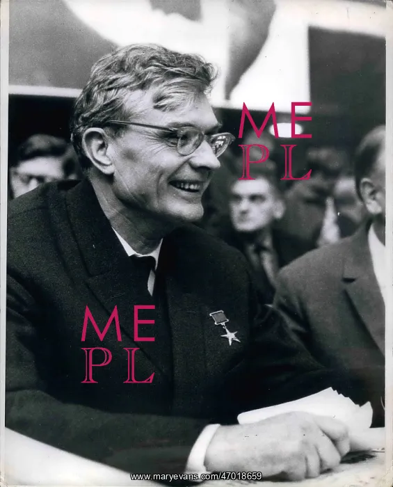 : Communism - Socialism : Communism - Socialism