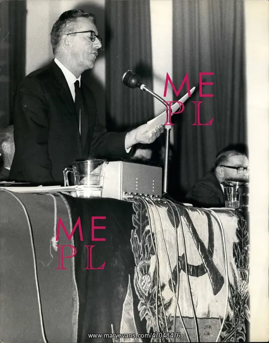 : Communism - Socialism : Communism - Socialism