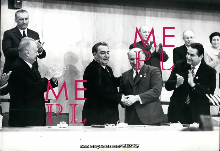 : Communism - Socialism : Communism - Socialism
