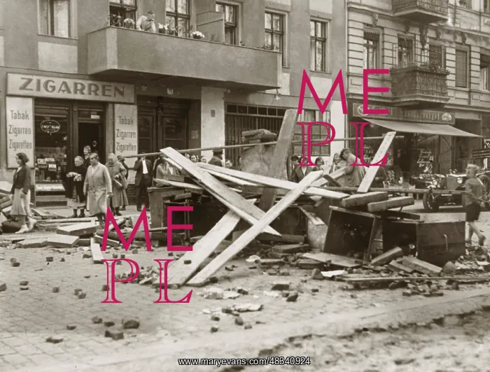 : Communist barricade in Berlin-Moabit, 1932 : Communist barricade in Berlin-Moabit, 1932