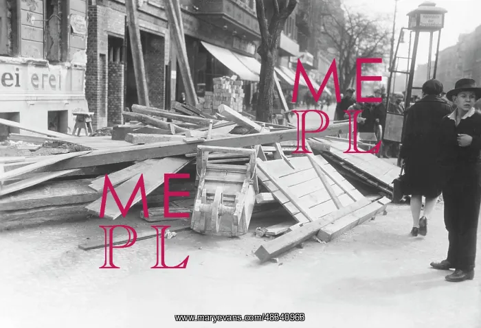 : Communist barricade in Wedding in Berlin, 1932 : Communist barricade in Wedding in Berlin, 1932