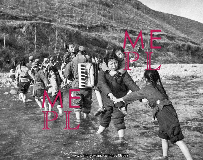 : Communist China - communication team in water : Communist China - communication team in water
