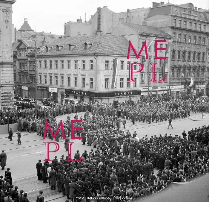  : Communist police