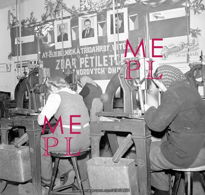 : Communist propaganda - ineffective ecomomic plan : Communist propaganda - ineffective ecomomic plan