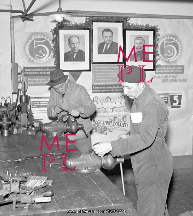 : Communist propaganda - ineffective ecomomic plan : Communist propaganda - ineffective ecomomic plan