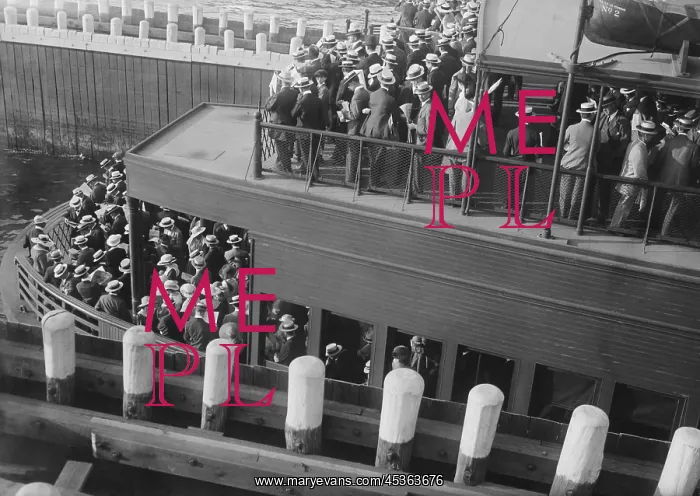 : Commuters on a ferry entering a slip, 1915-20 : Commuters on a ferry entering a slip, 1915-20
