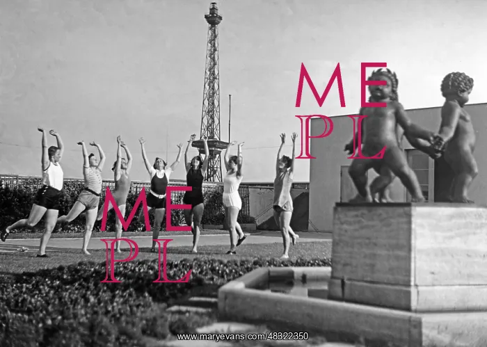 : Company gymnastics in Berlin, 1938 : Company gymnastics in Berlin, 1938