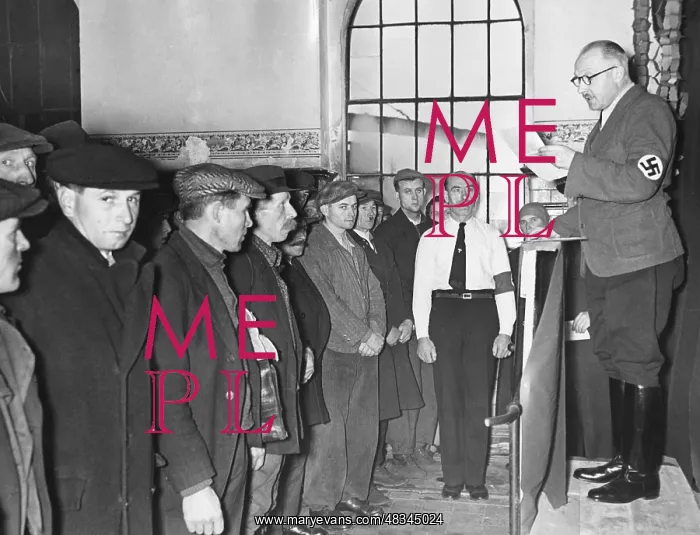: Company roll-call in Bruex, 1938 : Company roll-call in Bruex, 1938
