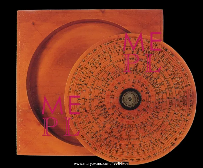 : Compass. A compass of the type used by the masters of feng-shui : Compass. A compass of the type used by the masters of feng-shui