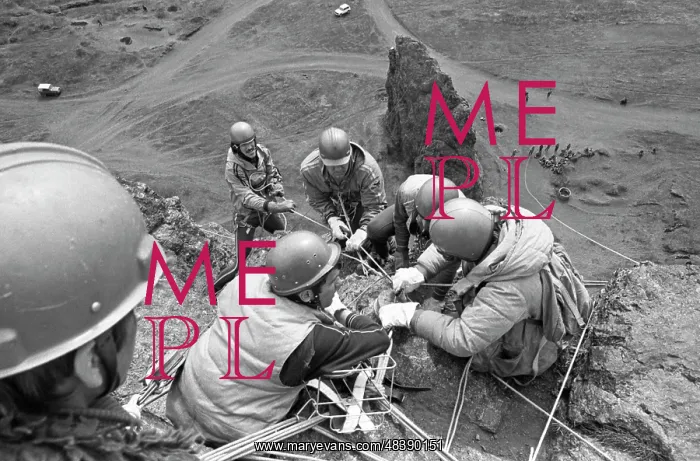 : Competitions of rescuers and climbers : Competitions of rescuers and climbers
