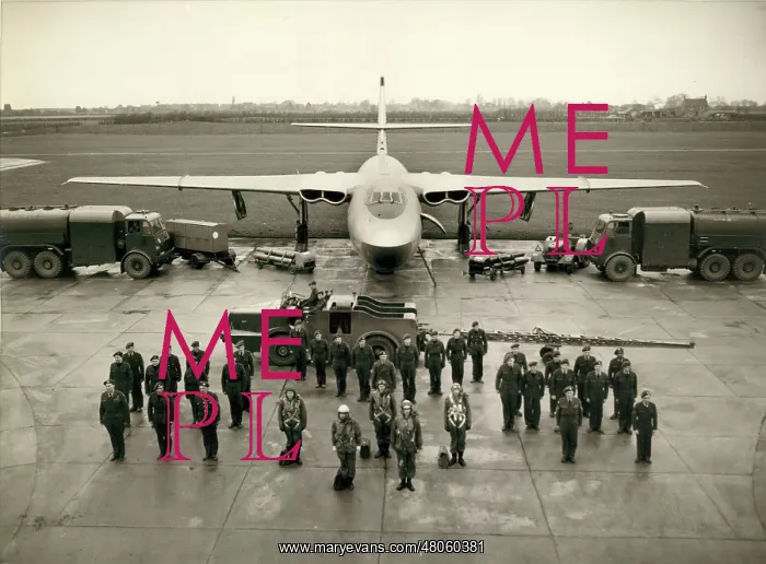 : Complete Valiant team of aircrew ground engineers : Complete Valiant team of aircrew ground engineers