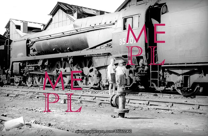 : Condemned steam engine at Nine Elms Loco Yard : Condemned steam engine at Nine Elms Loco Yard