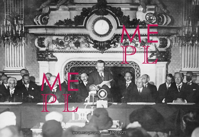 : Conference of Paris 1928 - Gustav Stresemann, Aristide Brian : Conference of Paris 1928 - Gustav Stresemann, Aristide Brian