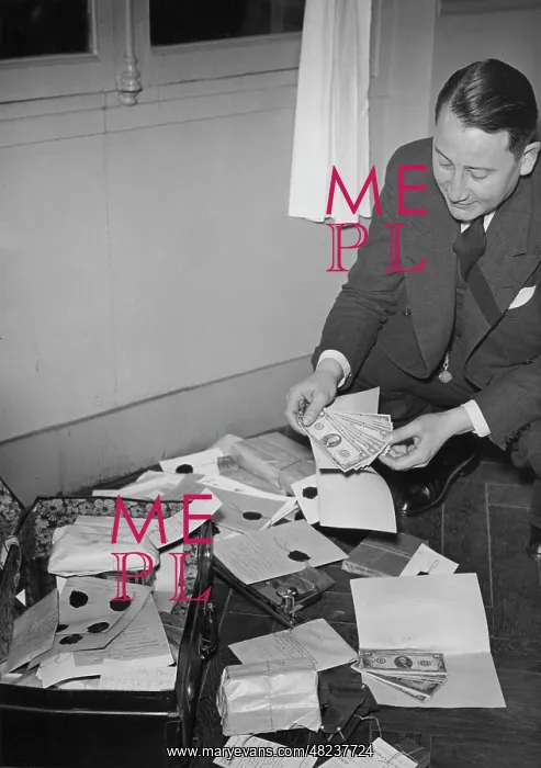 : Confiscated counterfeit money in Brunoy, 1939 : Confiscated counterfeit money in Brunoy, 1939