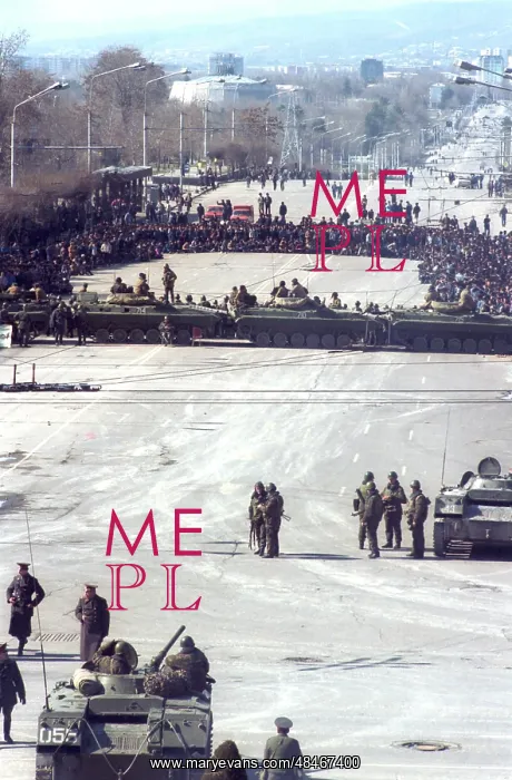 : Confrontation in Putovsky Street, Dushanbe, 1990 : Confrontation in Putovsky Street, Dushanbe, 1990