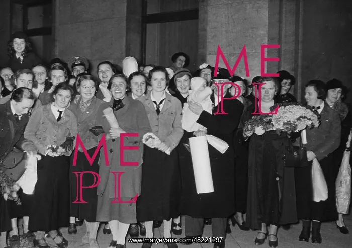 : Congratulators on Hitler's birthday in front of the Chan : Congratulators on Hitler's birthday in front of the Chan