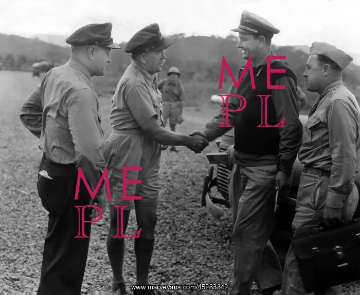 : Congressman Lyndon Johnson visiting fighting ? : Congressman Lyndon Johnson visiting fighting ?