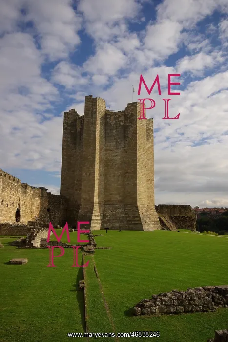 : Conisbrough Castle, near Doncaster, South Yorkshire : Conisbrough Castle, near Doncaster, South Yorkshire