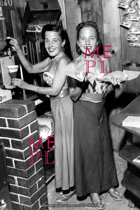 : Conjoined twins Violet and Daisy Hilton ? : Conjoined twins Violet and Daisy Hilton ?