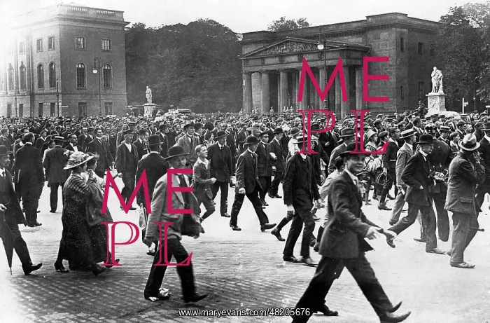 : Conscripted reservists in Berlin, 1914 : Conscripted reservists in Berlin, 1914