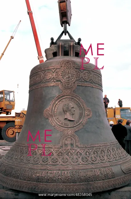 : Construction of Christ the Saviour Cathedral in Moscow, 1997 : Construction of Christ the Saviour Cathedral in Moscow, 1997