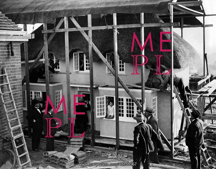 : Construction of a country house for Elizabeth II, 1932 : Construction of a country house for Elizabeth II, 1932