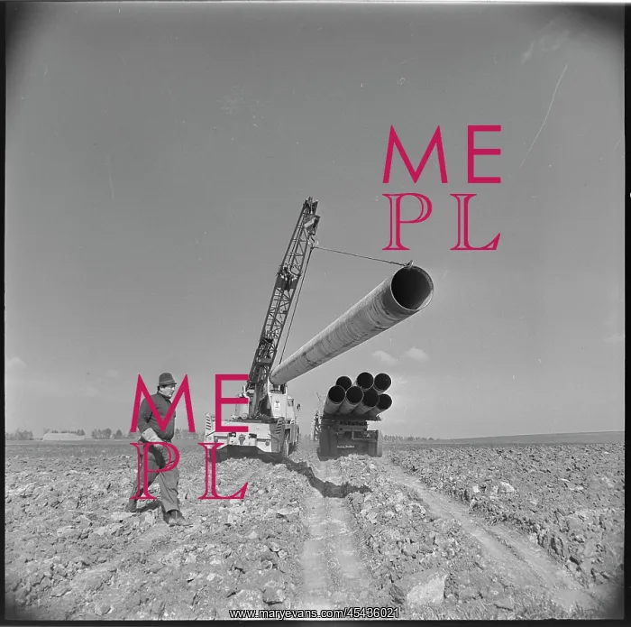 : Construction, crane, pipe, pipe, truck, worker, trench : Construction, crane, pipe, pipe, truck, worker, trench