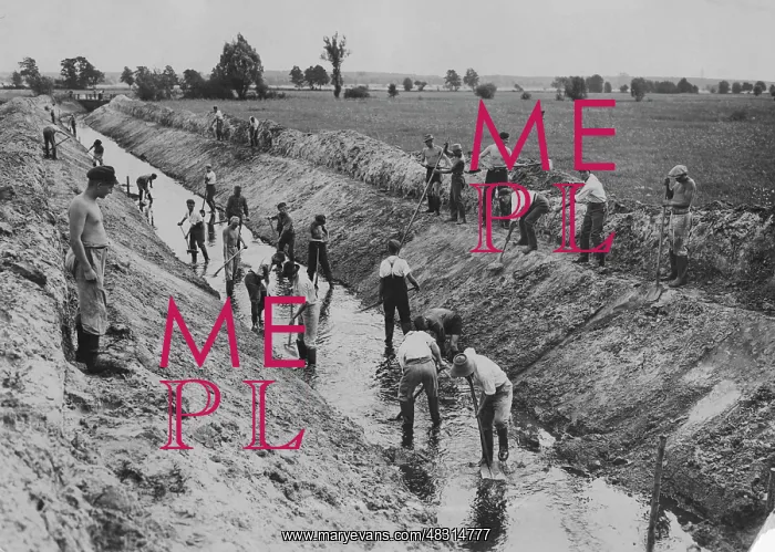 : Construction of a drainage ditch, 1932 : Construction of a drainage ditch, 1932