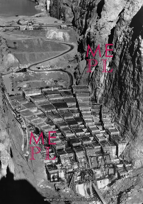 : Construction of the Hoover Dam, 1933 : Construction of the Hoover Dam, 1933