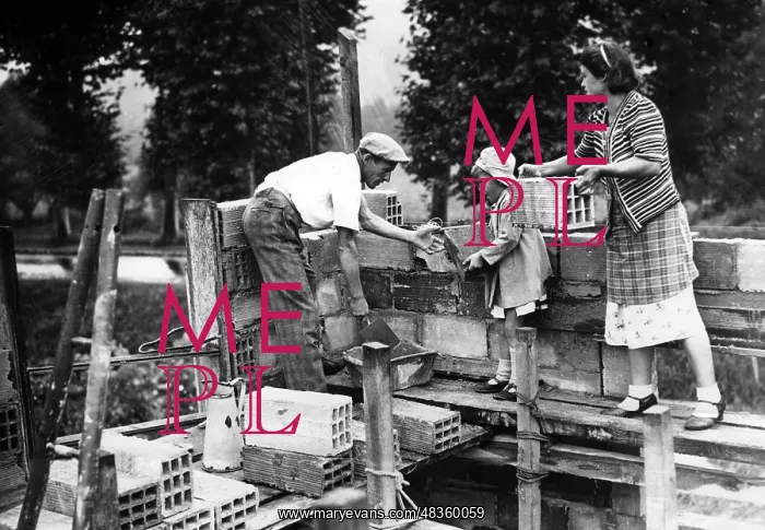 : Construction of a house in Bures, 1941 : Construction of a house in Bures, 1941