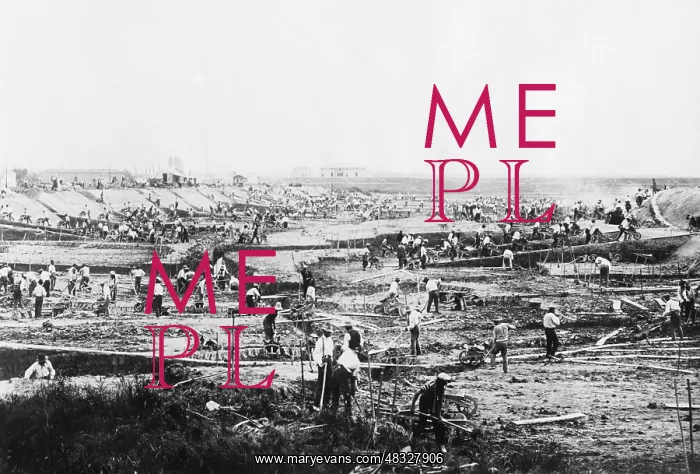 : Construction of an irrigation canal in Italy, 1930 : Construction of an irrigation canal in Italy, 1930