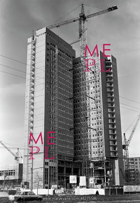 : Construction of Molodyozhnaya hotel, 1979 : Construction of Molodyozhnaya hotel, 1979