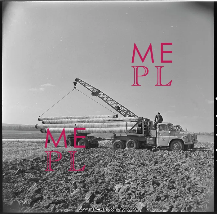 : Construction, pipe, pipe, crane, trailer, truck : Construction, pipe, pipe, crane, trailer, truck